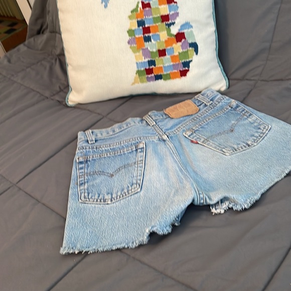 Levi’s Festival Cutoff Embellished Denim Shorts 27 4 26 Flower Power Woodstock - Picture 12 of 12